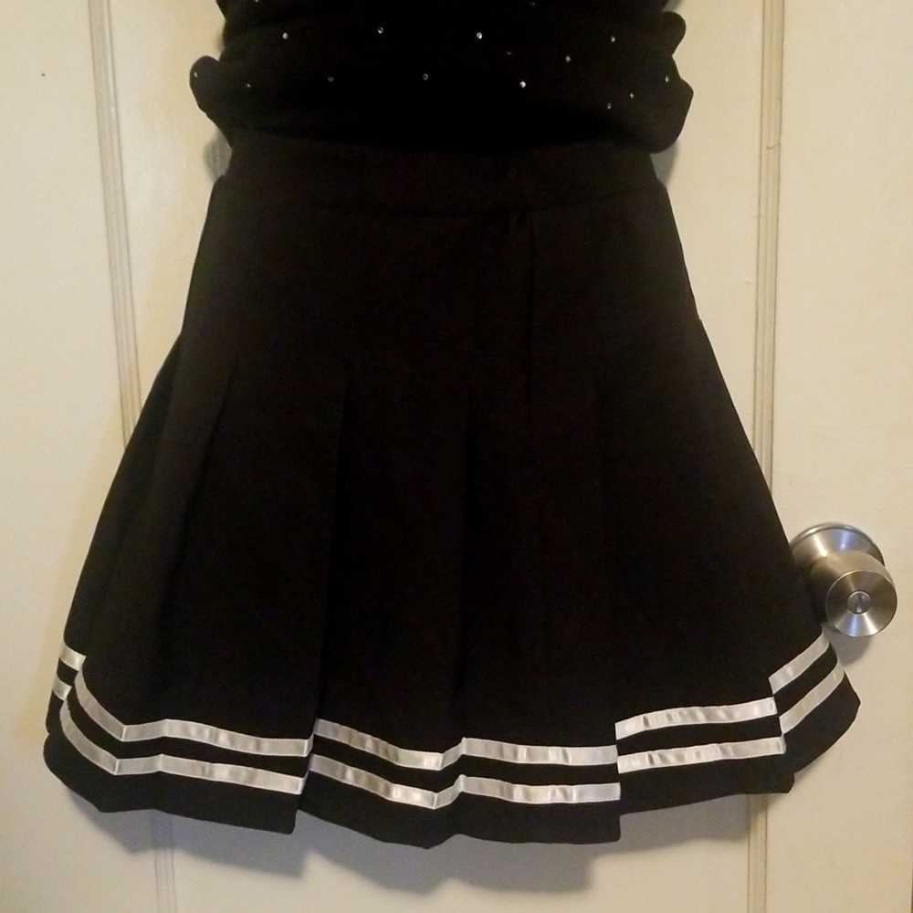 10S8.  Shein cheerleading skirt (kids)